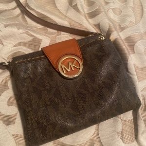 Cross body purse